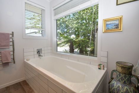 Photo of property in 5 Warrington Court, Carterton, 5713