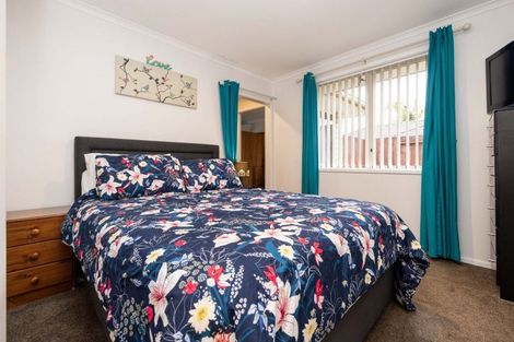 Photo of property in 33 Seabreeze Place, Papamoa Beach, Papamoa, 3118