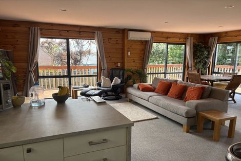 Photo of property in 2/818 East Coast Road, Oteha, Auckland, 0630