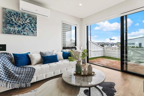 Photo of property in 18 Parahau Road, Papakura, 2110