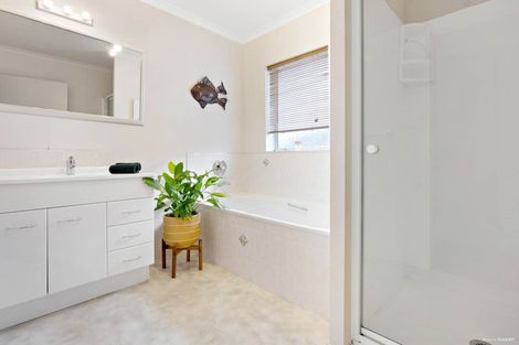 Photo of property in 12 Emmerdale Avenue, Papakura, 2110