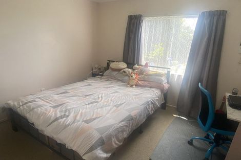 Photo of property in 2/42 Frank Evans Place, Henderson, Auckland, 0610