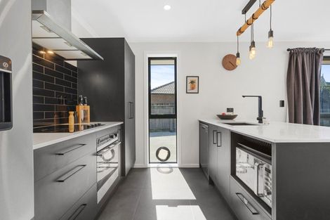 Photo of property in 7 Angus Place, Carterton, 5713