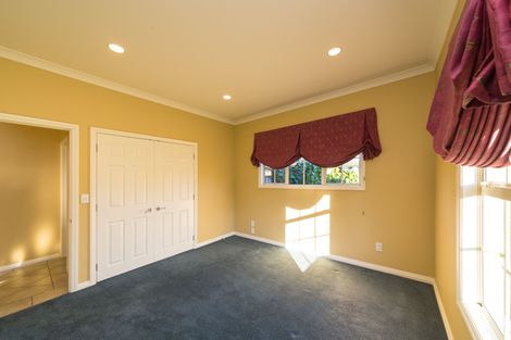 Photo of property in 11 The Oaks, Awapuni, Palmerston North, 4412