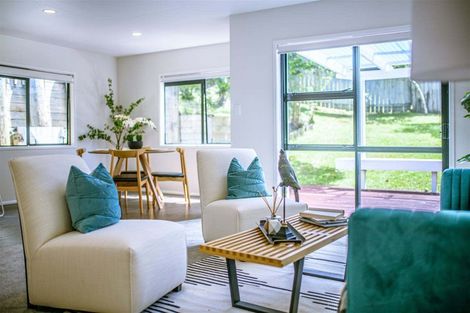 Photo of property in 1/8 Heatherleigh Rise, Northcross, Auckland, 0632