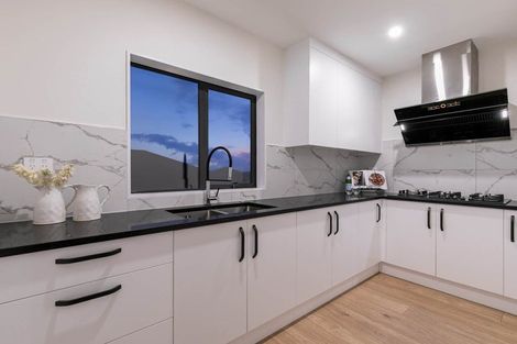 Photo of property in 11 Taraire Place, Orewa, 0931