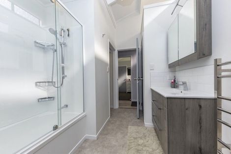 Photo of property in 125 Seaview Road, Piha, 0772