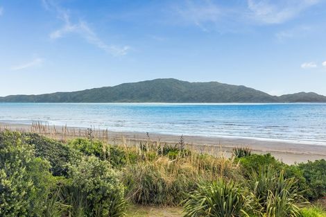 Photo of property in 71 Field Way, Waikanae Beach, Waikanae, 5036