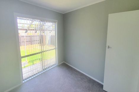 Photo of property in 24 Stokes Avenue, Te Atatu Peninsula, Auckland, 0610