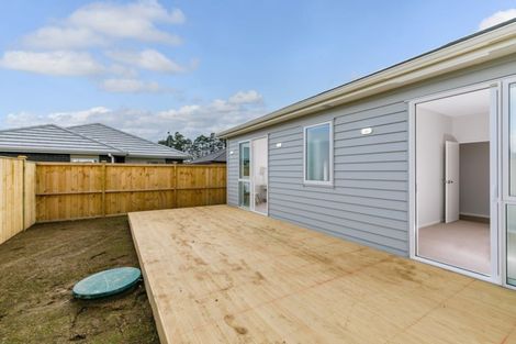 Photo of property in 16 Ropere Street, Kumeu, 0810