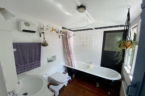 Photo of property in 336 The Esplanade, Island Bay, Wellington, 6023