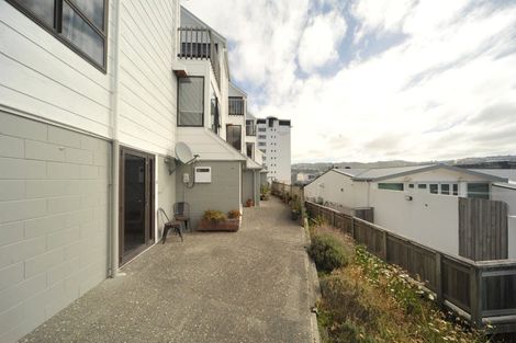 Photo of property in 1/2 Hood Street, Mount Victoria, Wellington, 6011