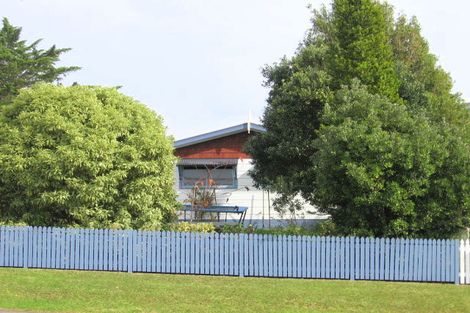 Photo of property in 83 Red Beach Road, Red Beach, 0932