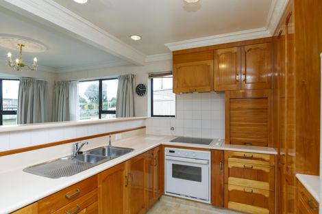 Photo of property in 1 Wincanton Place, Awapuni, Palmerston North, 4412