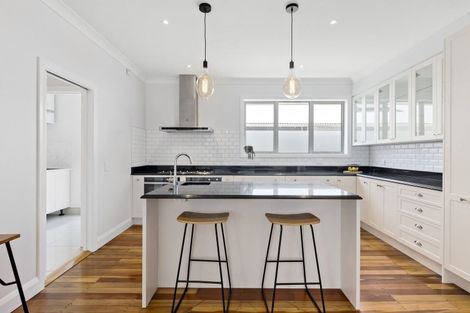 Photo of property in 74 Oroua Street, Eastbourne, Lower Hutt, 5013