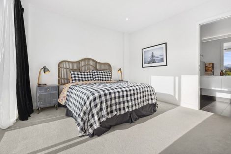 Photo of property in 33 Little Alpha Loop, Wanaka, 9305