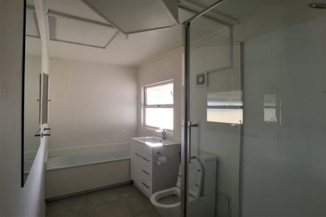 Photo of property in 2/4 Regal Place, Forrest Hill, Auckland, 0620