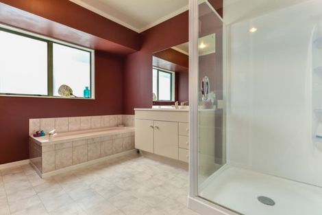 Photo of property in 32 Caroline Crescent, Highbury, Palmerston North, 4412