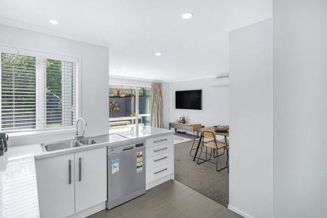 Photo of property in 1/1 Hibiscus Avenue, Hamilton Lake, Hamilton, 3204