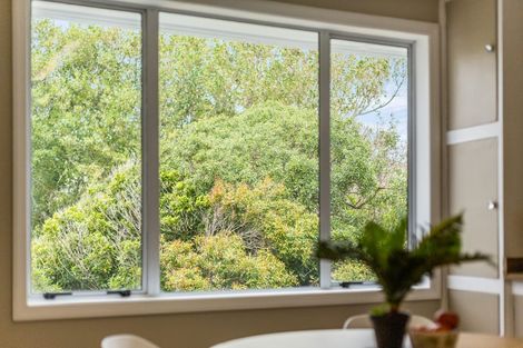 Photo of property in 15 Kapiti Crescent, Titahi Bay, Porirua, 5022