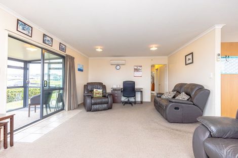 Photo of property in 2 Mosston Road, Castlecliff, Whanganui, 4501