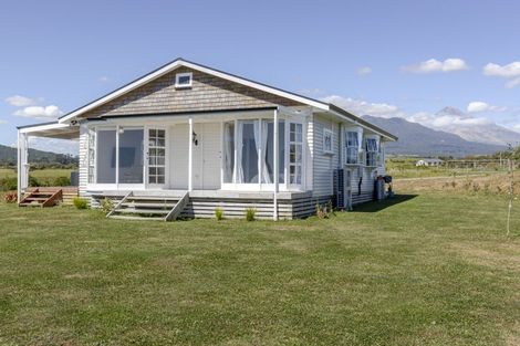 Photo of property in 207 Upper Pitone Road, Pitone, New Plymouth, 4374