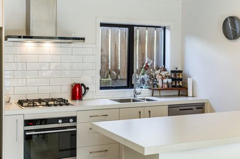 Photo of property in 7/9 Surrey Street, Tawa, Wellington, 5028