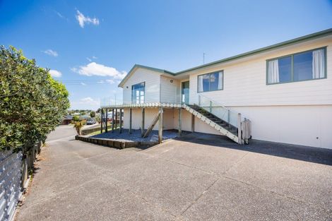 Photo of property in 24 Lydia Place, Kelvin Grove, Palmerston North, 4414