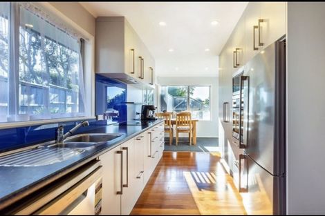 Photo of property in 11 Reydon Place, Cockle Bay, Auckland, 2014