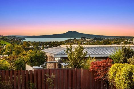 Photo of property in 41 Bradbury Road, Botany Downs, Auckland, 2010