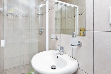 Photo of property in 22 Glennandrew Drive, Half Moon Bay, Auckland, 2012