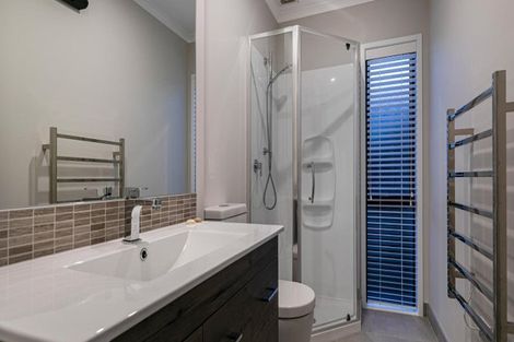 Photo of property in 41 Maka Terrace, Orewa, 0931