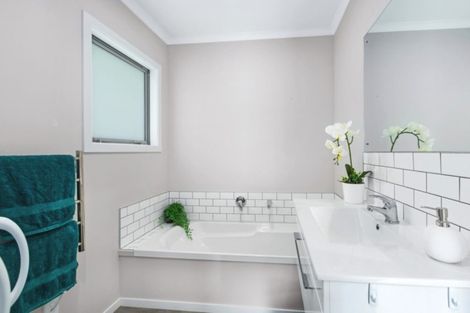 Photo of property in 17a Gloucester Street, Cannons Creek, Porirua, 5024