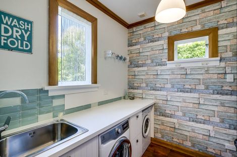 Photo of property in 1 Lambton Road, Hospital Hill, Napier, 4110