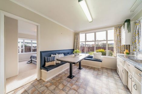 Photo of property in 4 Heretaunga Square, Silverstream, Upper Hutt, 5019