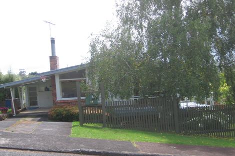 Photo of property in 18 Deuxberry Avenue, Northcote, Auckland, 0627