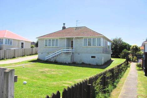 Photo of property in 43 Main Road, Titahi Bay, Porirua, 5022