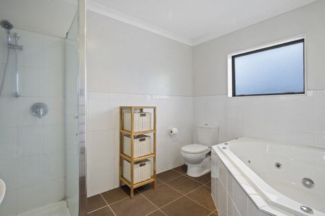 Photo of property in 32 Lough Bourne Drive, Pukekohe, 2120