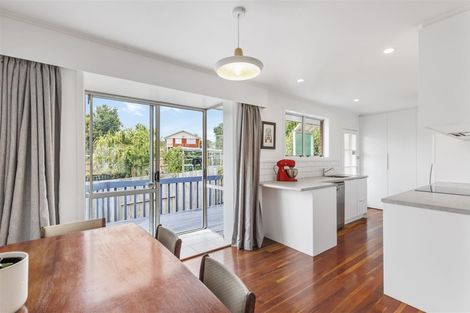 Photo of property in 2 May Avenue, Te Atatu South, Auckland, 0610