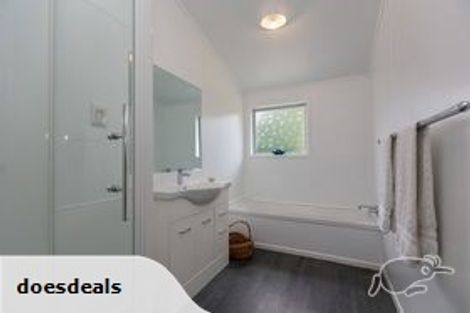 Photo of property in 284 Corbett Road, Paraite, New Plymouth, 4373