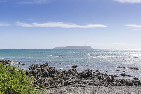 Photo of property in 77 Moana Road, Plimmerton, Porirua, 5026