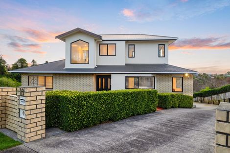 Photo of property in 10 Larsen Place, Merrilands, New Plymouth, 4312