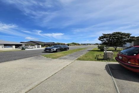Photo of property in 51 Gandalf Crescent, Paraparaumu, 5032