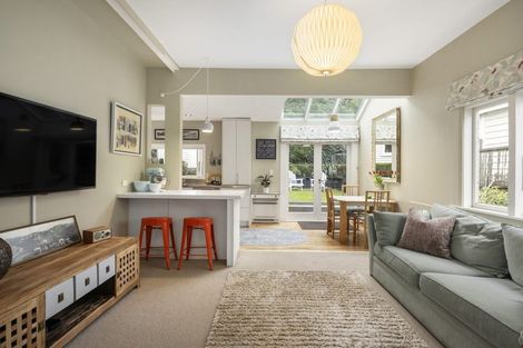 Photo of property in 8 Glen Road, Kelburn, Wellington, 6012