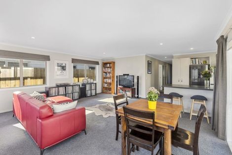 Photo of property in 86 Farmer Crescent, Taita, Lower Hutt, 5011