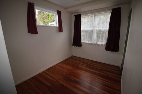 Photo of property in 3 Blandford Way, Newlands, Wellington, 6037