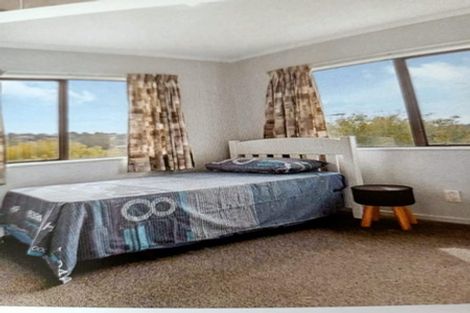 Photo of property in 64 Trias Road, Totara Vale, Auckland, 0629