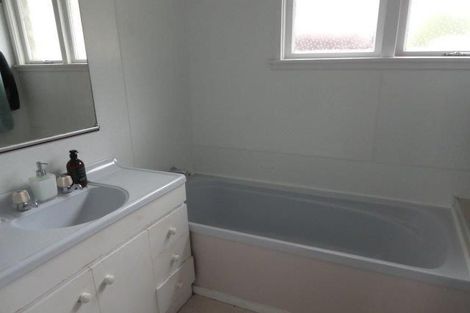 Photo of property in 11 Wynyard Crescent, Fernhill, Queenstown, 9300