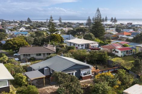 Photo of property in 19 Koromiko Street, Otaki Beach, Otaki, 5512