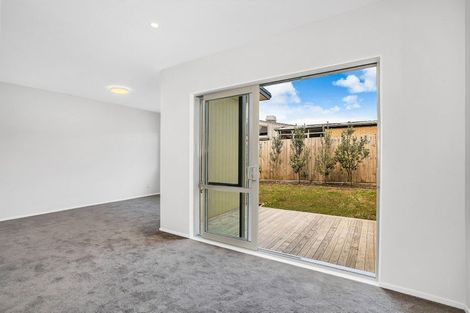 Photo of property in 48/11 Ray Small Drive, Papakura, 2110